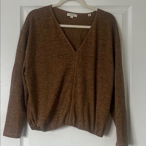 Like New Max Studio Chestnut V-Neck  Top size Large